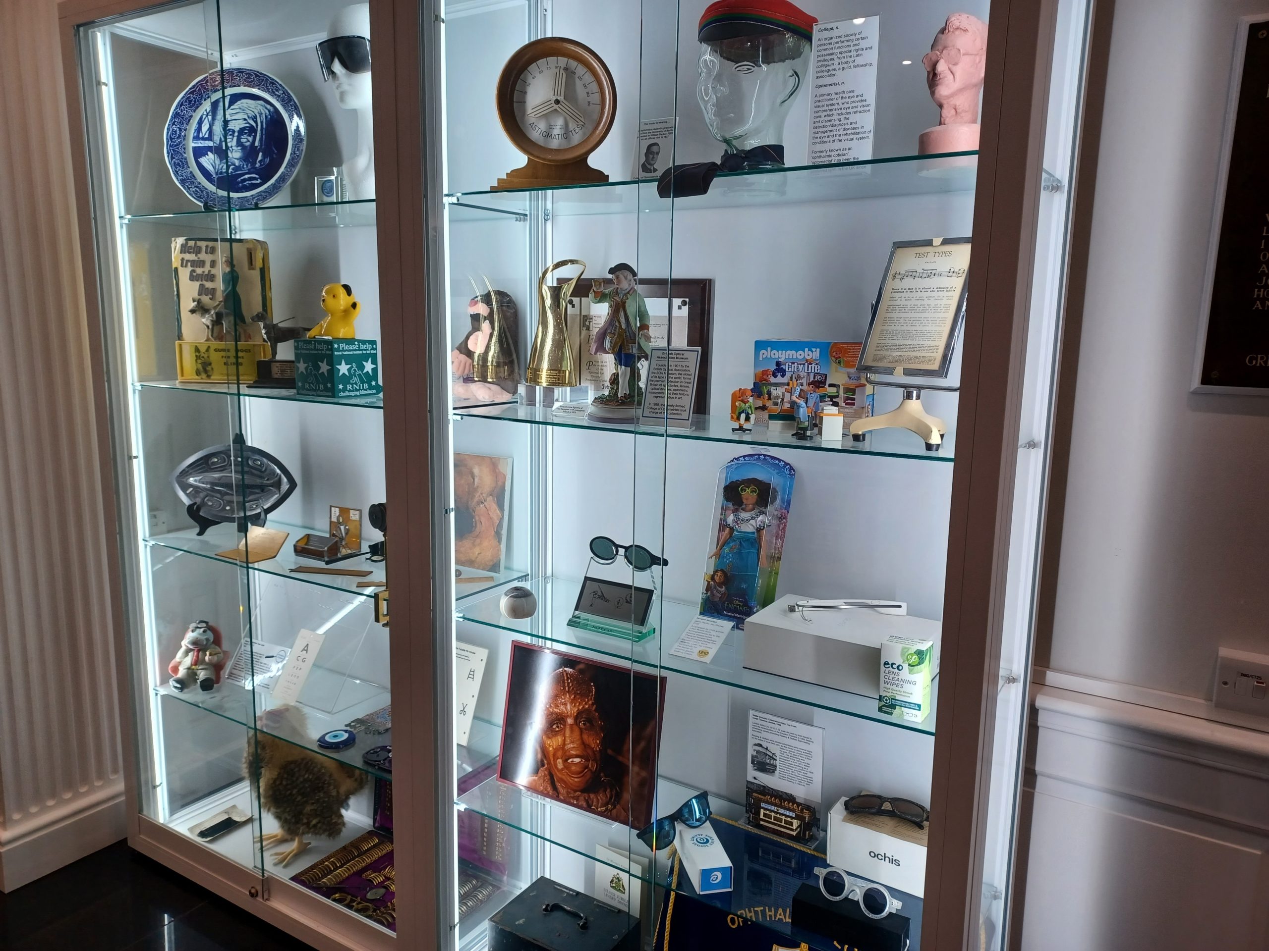 A display at the British Optical Museum 